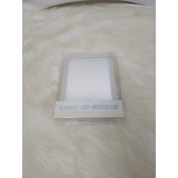 Target Bullseyes Playground LIGHTED LED Makeup Mirror NIB - Picture 3 of 4